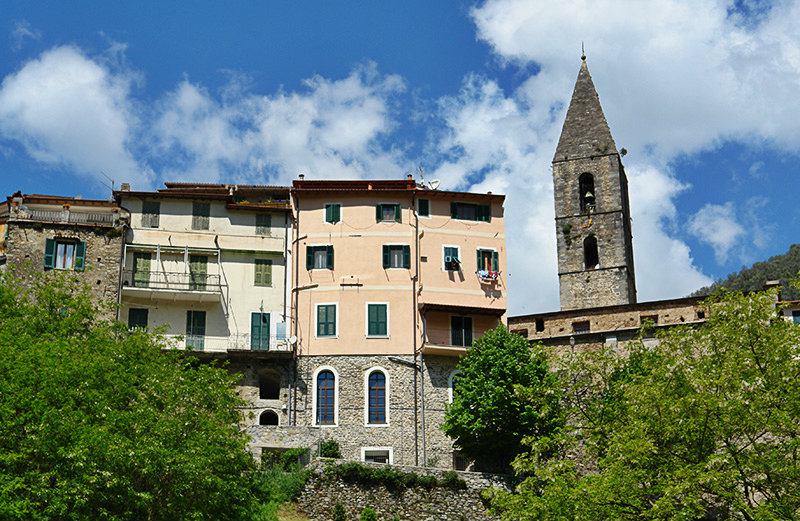 A beautiful view of houses in Pigna
