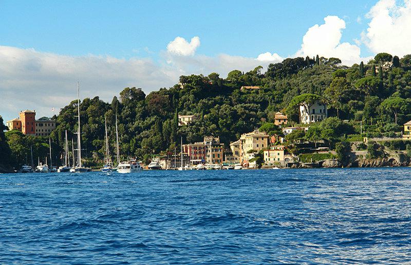 The clear blue sea and houses in Portofino