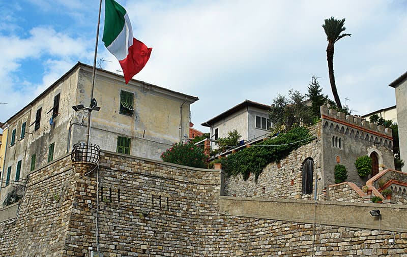 Italian flag in Diano Castello