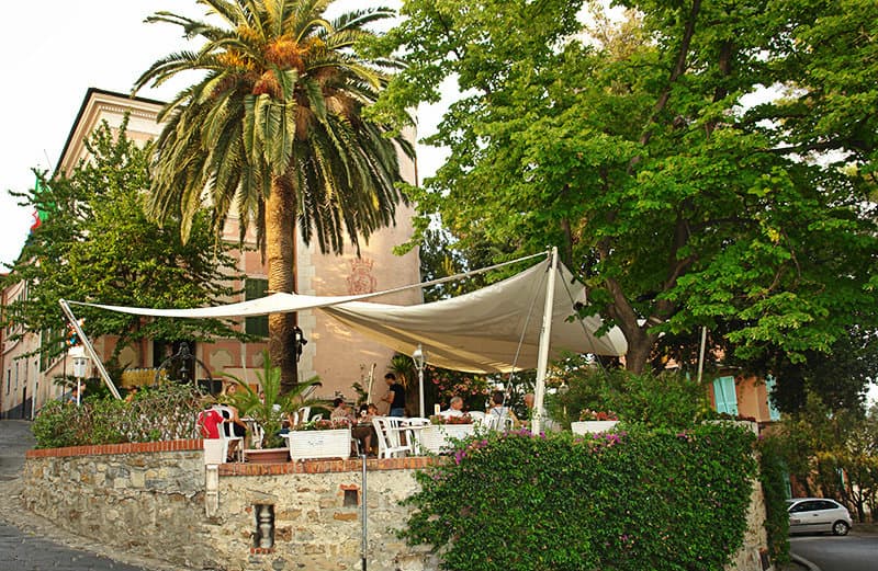 A view ofa restaurant in Diano Castello