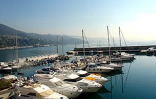 Holiday rental directly by the sea at the port of Arenzano in Liguria