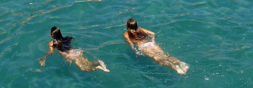 Two girls are swimming in Alassio